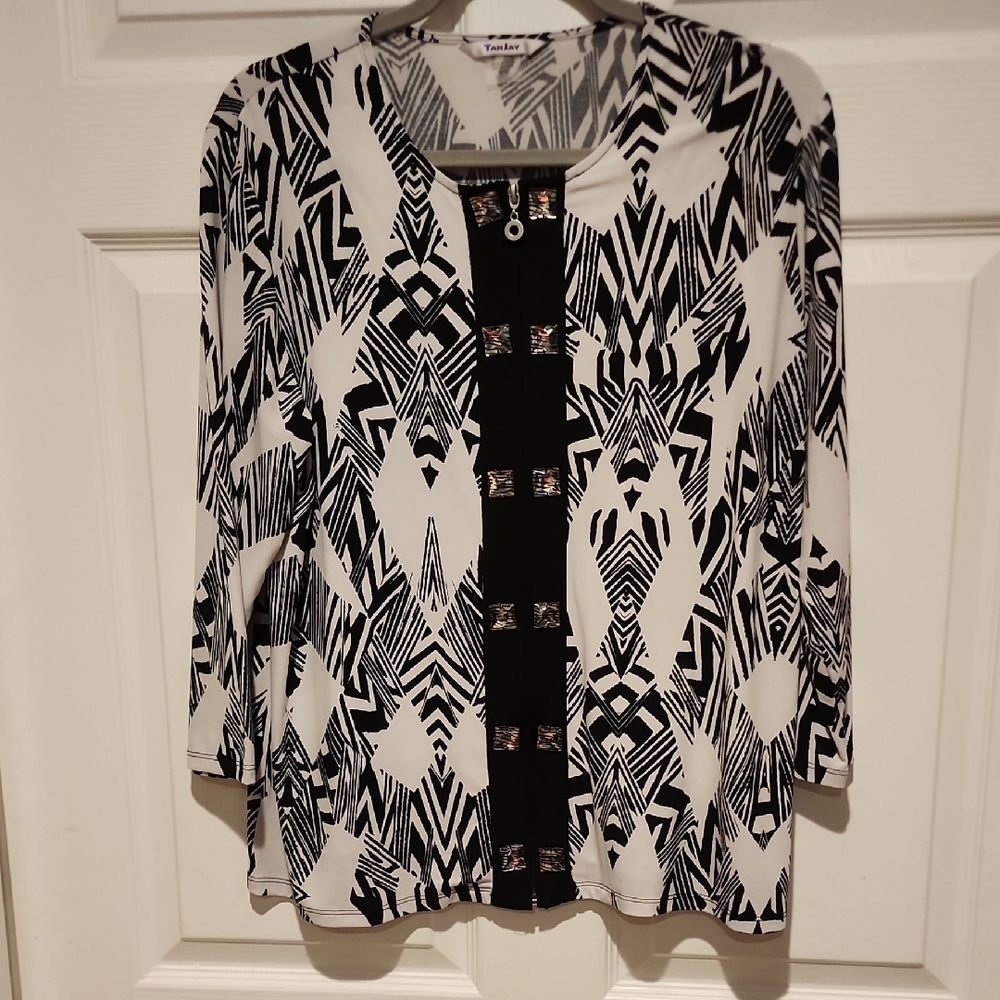 TanJay Monochrome Patterned Top